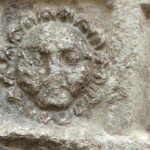 AMON o MEDUSA (frontone del decurione Avidienus), scoperto da De Noia